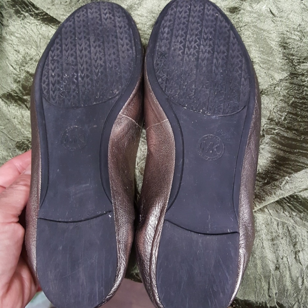 MK Metallic, greenish Gold color) Flats :sz 8 1/2 - Picture 3 of 8